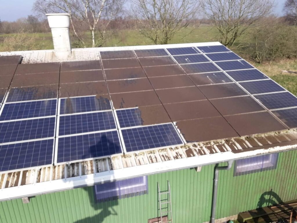 Solarparks reinigen: Warum Planung und passende Technik entscheidend sind Solarparks reinigen: Warum Planung und passende Technik entscheidend sind